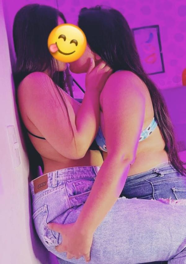 GENUINE LESBIAN LIVE CAM SHOW.. 🌹🌸