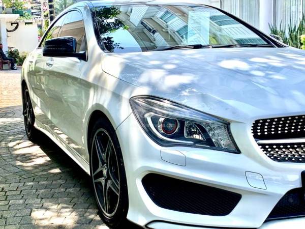 Mercedes Benz CLA 200 AMG Premium Plus