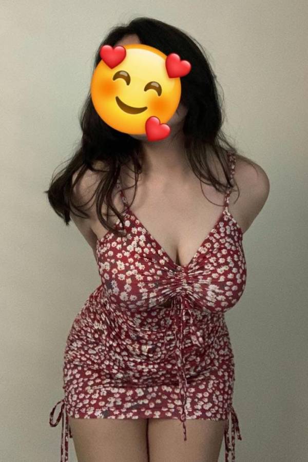 🌻Hi.. Everyone  🌻Name _ Hiru 🌻Age _  21 years old 🌻This is my real picture 💯 🌻Full service only