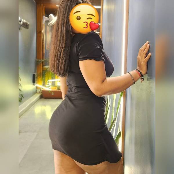 🔥Sexy curvy girl Amaya at 👉Pitakotte pagoda Nugegoda පිටකෝට්ටෙ පාගොඩ නුගේගොඩ