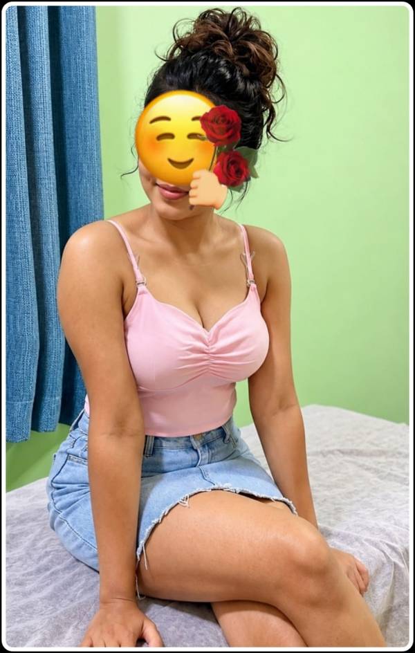 𝐊𝐀𝐍𝐃𝐘  𝗠𝗘𝗘𝗧𝗨𝗣𝗦 𝗥𝗘𝗔𝗟 𝗙𝗘𝗘𝗟 𝗛𝗢𝗧 𝗖𝗔𝗠