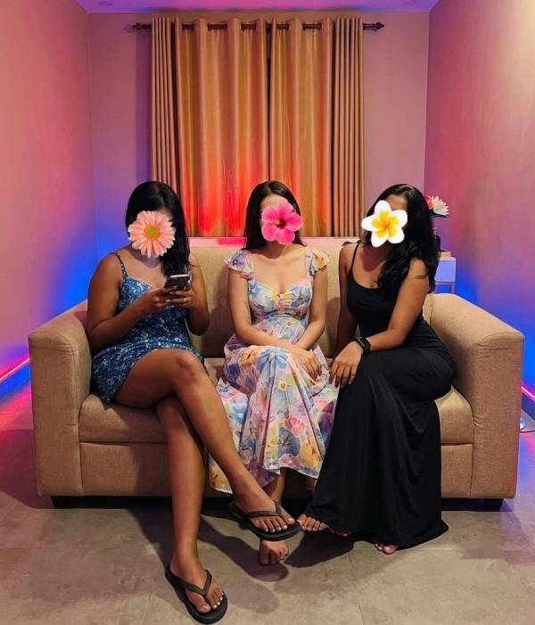 දවස ගානෙ ලස්සන Posh කෑලි ගෙන්නන Spa එක